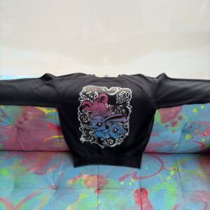 Felpa nera con pupazzi